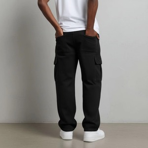 Pantalon cargo noir pour homme avec logo de marque brodé sur la jambe droite, taille élastique, plusieurs poches, tenue décontractée pour l'automne - Product Image 3