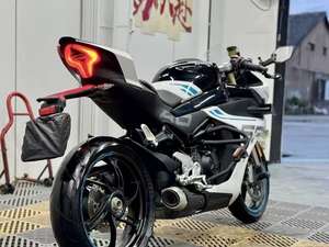 CFMOTO 450SR-S de Calidad en Venta - Motocicleta Deportiva Naked de 450cc con Motor Bicilíndrico en Paralelo - Product Image 3