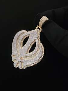 Pendentif de luxe en chaîne à maillons plaqué or glacé, en argent sterling 925, micro-pavé de diamants de laboratoire, pour fiançailles et mariage Hinduisim - Product Image 3