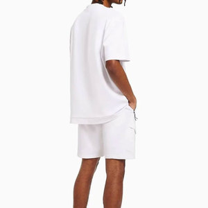 Conjunto de Camiseta Blanca de Manga Corta con Cuello Redondo y Pantalones Cortos para Hombre, Corte Holgado, Deportivo, Transpirable, 100% Algodón, Estampado con Personajes, Secado Rápido, Tejido de Punto - Product Image 2