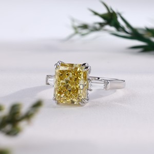 Anillo de Compromiso de Diamante Amarillo Canario de Corte Radiante de Lujo, Clásico con Piedras Laterales Cónicas, Anillo de Boda de Tres Piedras, Joyería Fina para Regalo - Product Image 3