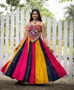 Conjunto de Lehenga Choli Colorido para Navratri, Reversible, Tradicional, Largo hasta el Suelo, Corte Ajustado, para Noches de Dandiya, Fiestas de Diwali y Otras Ocasiones - Product Image 1
