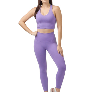 Conjunto de yoga para mujer, leggings de tela elástica suave a prueba de sentadillas y top ajustado para ejercicio en el gimnasio y athleisure. - Product Image 5