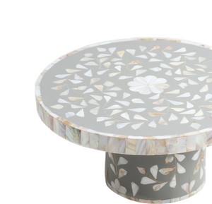 Soporte para tartas de nácar incomparable, elegante plato de mosaico de conchas marinas para cenas de lujo y presentaciones de banquetes. - Product Image 3