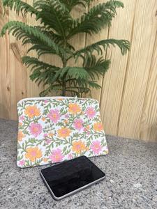 Housse pour ordinateur portable en coton imprimé matelassée légère avec fermeture éclair, pochette de protection florale faite à la main, écologique - Product Image 5