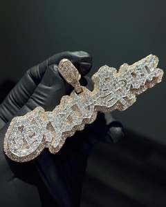 จี้เพชรโมอิสซาไนต์เงินแท้ 925 สำหรับผู้ชาย สไตล์แร็ปเปอร์ ชุบทองคำสีกุหลาบสองสี ตัวล็อกแบบหัวใจ พร้อมสลักชื่อหรือตัวอักษรตามสั่ง - Product Image 4