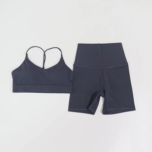 Ensemble de sport deux pièces confortable pour femme Crown Gate International Summer 2Pcs, dos croisé, pour yoga et fitness, avec soutien-gorge intégré - Product Image 4