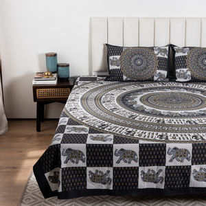 ผ้าปูที่นอนลายแมนดาลาแบบอินโดเวสเทิร์นใหม่ สีดำราชวงศ์ ลายดอกไม้สไตล์ชาติพันธุ์ ผ้าคลุมเตียงผ้าฝ้าย พร้อมปลอกหมอน 2 ใบ ราคาขายส่ง - Product Image 3