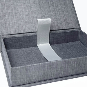 Caja de Fotos de Lino Rígido Ecológico de Alta Calidad, Color Gris Oscuro, con Cierre Magnético y Cinta, Logotipo Personalizado con Estampado en Relieve, Almacenamiento para Fotos de 4x6 - Product Image 2