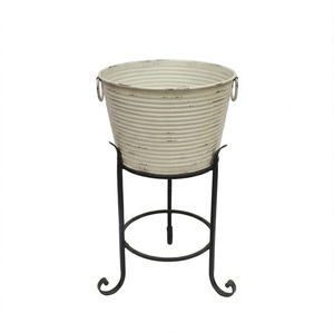 Moderna Enfriadora de Bebidas de Metal Galvanizado Negro con Soporte de Alambre, Elegante Cubeta Enfriadora de Vino, Dispensador de Bebidas, Cubeta para Hielo - Product Image 5