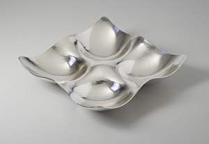 Tazón de chocolate metálico contemporáneo para decoración moderna de cocina y cafetería con estilo minimalista y estructura sólida - Product Image 6