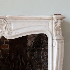 Inserto per Caminetto Elettrico o <span class=keywords><strong>a</strong></span> <span class=keywords><strong>Gas</strong></span> in Marmo Bianco di Carrara Personalizzato, <span class=keywords><strong>Design</strong></span> Moderno per Ville con Supporti TV - Product Image 3