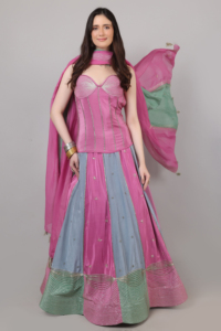 Conjunto de Lehenga Choli de Diseño Moderno y Tradicional para Mujer en 3 Tonos: Rosa, Gris y Verde con Detalles en Gotta y Trabajo Cut Dana - Product Image 5