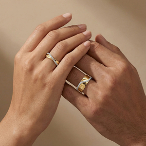 แหวนทองคำขาวประดับเพชรแบบ Eternity Band พร้อมสลักคำว่า "รัก" เครื่องประดับงานแต่งงานสุดโรแมนติกสำหรับทุกเพศ - Product Image 3