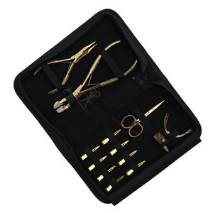 Kit d'outils pour extensions capillaires Salon Gold : Pince à micro-anneaux, Pince de retrait de micro-anneaux, Ciseaux à fil, Aiguilles courbées, Doigt d'extension - Product Image 1