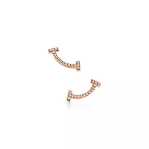 ต่างหูแบบโค้งรูปตัว T ประดับเพชรทรงกลมที่เพาะเลี้ยงในห้องปฏิบัติการ - Product Image 2