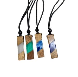 Collier pendentif rectangulaire en résine et bois fait main de qualité supérieure, époxy bleu océan, multicolore, tendance, unisexe, pour cadeau ou usage quotidien - Product Image 1