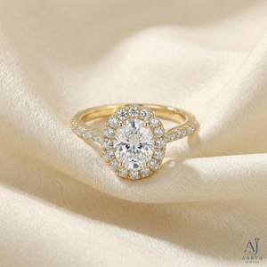 แหวนหมั้นคลาสสิกสำหรับผู้หญิงจาก AARVA Jewels ประดับด้วยมอสซาไนต์ทรงกลมเจียระไนแบบบริลเลียนท์ ตัวเรือนเงินชุบโรเดียมและทอง - Product Image 5