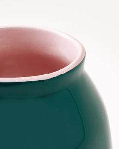 แจกันเซรามิกดีไซน์โดดเด่นเคลือบเงาสีมรกต รูปทรงเรียบหรูทันสมัย เหมาะสำหรับตกแต่งบ้านสุดหรู - Product Image 2