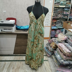Vestido Maxi Bohemio Elegante y Discreto para Mujer, con Cuello en V, Espalda Descubierta, Cintura Natural, Estampado Verde, Tirantes Finos y Borlas, Ideal para Fiestas de Verano - Product Image 3