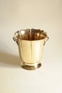 Seau à champagne en laiton à pétales cannelés, fait main, avec doubles poignées, refroidisseur à glace haut de gamme, élégant refroidisseur à vin, décoration de bar - Product Image 3