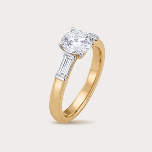 Anillo de Compromiso Solitario con Diamante Cultivado en Laboratorio de Corte Pera de 4.40CT en Oro Amarillo de 14K, Anillo Moderno con Diseño Bypass, Joyería Fina Personalizada - Product Image 3