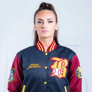 เสื้อแจ็คเก็ตเบสบอลวาร์ซิตี้แฟชั่นผู้หญิง ทำจากขนสัตว์ 100% รุ่น Letterman ปี 2025 แขนหนังคุณภาพสูงสั่งทำพิเศษ - Product Image 6