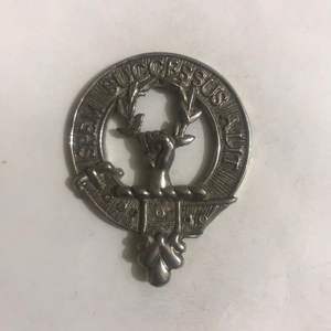 Con la cabeza de un león que surge de una corona antigua, es el escudo oficial del Clan MacLaren. - Product Image 4