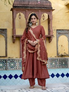NOIIR PIGEON Conjunto de traje Anarkali de seda pura pesada para mujer con encaje Gota Patti y dupatta, elegante, sin arrugas, largo hasta el suelo - Product Image 3