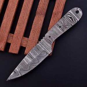 Lame de couteau Skinner en acier Damas de 8 pouces, vierge, pour la fabrication de couteaux personnalisés, en acier à haute teneur en carbone forgé à la main - Product Image 3