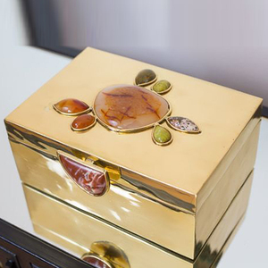 Boîte à bijoux en résine géométrique moderne avec pierres précieuses, boîte de présentation en métal doré de qualité supérieure avec couvercle, organisateur de rangement en gros - Product Image 2