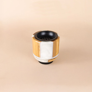 Brûleur d'encens en bois et résine verte avec insert en métal, mettant en valeur de superbes graines naturelles pour sublimer votre espace d'aromathérapie - Product Image 2