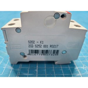 Disjoncteur miniature ABB S202-K1A 2CDS252001R0027 d'occasion – Pièces détachées d'équipement semi-conducteur ancien - Product Image 1