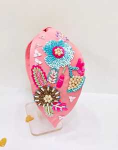 Fournisseur en gros Serre-tête noué brodé de perles en tissu pêche à motifs floraux, accessoire de coiffure tendance pour femme pour les fêtes - Product Image 1