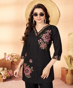 <b>Women</b> Black <b>Kurta</b> Set With Floral Embroidery Loose Fit Casual Wear India Pakistan Style Cotton Traditional 86775 DIVA-176 - Product Image 2
