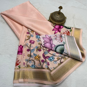 ผ้าส่าหรีสีพีชผ้าไหมแบบพรีเมี่ยมพร้อมด้วยลายวัววาดด้วยมือและขอบ zari สีทอง - Product Image 2