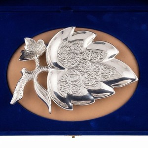 Moradabad Art <b>Metal</b> Ware Luxury Brass Handmade Silver Finish Leaf <b>Bowl</b> with Embossed Floral Design for Home Decoration Wedding - Product Image 2