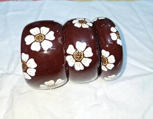 Juego de Brazaletes de Resina Ecológicos Hechos a Mano, Color Marrón, Otro Patrón, Pintados a Mano, Decoración para el Hogar, Pieza de Joyería Artesanal para Navidad, India - Product Image 1