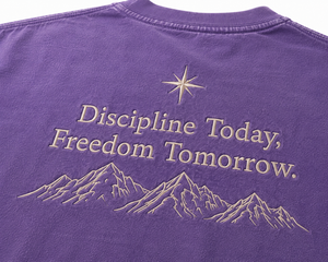 T-shirt surdimensionné brodé personnalisé pour homme, en coton violet, manches courtes, style streetwear décontracté, texte avant et arrière, design personnalisable - Product Image 3