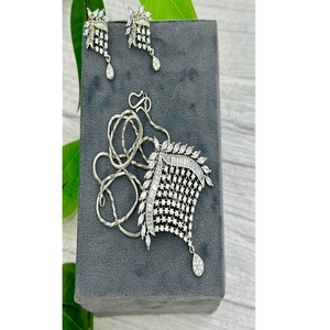 Collier pendentif et boucles d'oreilles en argent royal de qualité supérieure avec pierres CZ, idéal pour les soirées, collection pour femmes - Product Image 2