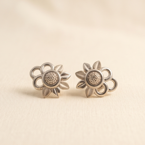 DIVYORO <b>SILVER</b> FLORET EARRING - Product Image 3