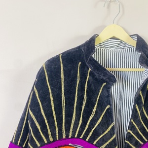 Veste Suzani brodée aux yeux brodés |   Veste en velours faite à la main |   Halloween |   Style bohème noir - Product Image 2