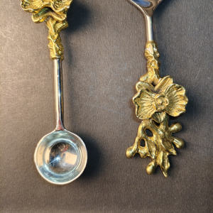 Ensemble de serveur à gâteau et de fourchettes à dessert en or luxueux avec fleurs d'orchidée, ensemble de coupe de gâteau de mariage orné de fleurs pour les fêtes et les événements - Product Image 4