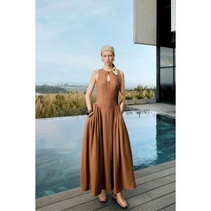 Vestido Maxi sin Mangas para Mujer al por Mayor de Vietnam, con Cuello de Agujero, Cintura Alta, Casual y Elegante para Verano [V9073] - Product Image 1