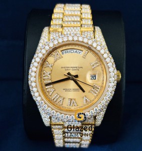 Montre pour homme avec fermoir à bouton poussoir design attrayant, diamant de laboratoire véritable taille brillant rond et chiffres romains sertis. - Product Image 6