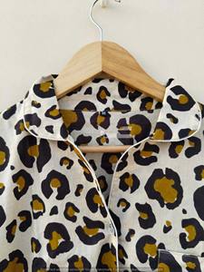 Conjunto de Pijama de Algodón Puro Hecho a Mano: Ropa de Dormir Ligera para Verano - Product Image 4