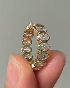 Anillo de Eternidad con Diamantes Cultivados en Laboratorio de Corte Ovalado, Anillo de Eternidad Completo Ovalado de Oro de 14k, Anillo de Boda Ovalado Creado en Laboratorio - Product Image 1