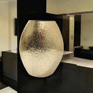 Vase de sol moderne shabby chic en fer martelé finition or fait main pour la décoration de la maison - Product Image 4