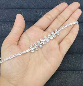 Brazalete de Latón Moderno Hecho a Mano, Personalizable en Color/Talla, para Mujer, para Fiestas y Eventos, con Incrustaciones de Piedras Naturales y Perlas de Imitación - Product Image 2