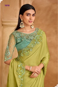 Sari de Seda Suave para un Look de Boda de Ensueño, Sari de Seda Banarasi de Diseño Moderno para Bodas Indias y Fiestas, con Blusa para Mujer - Product Image 2